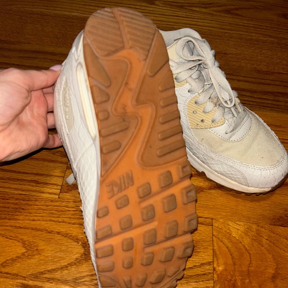 Nike Air Maxs - Picture 3 of 4